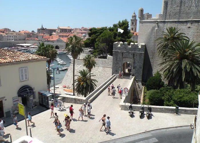 Old Town Gate ゲストハウス