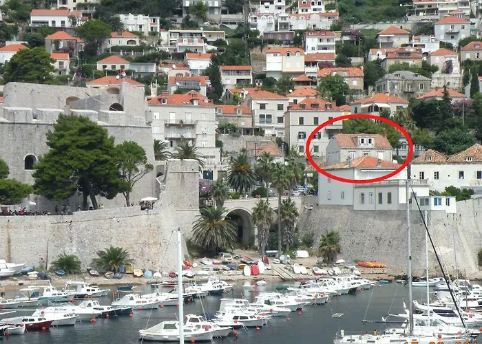 ゲストハウス Old Town Gate 3*