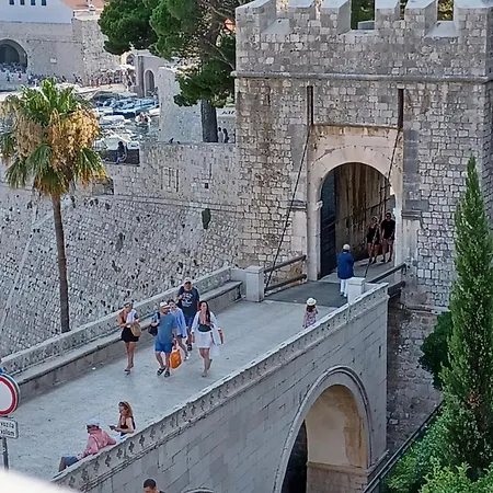 Гостевой дом Old Town Gate 3*