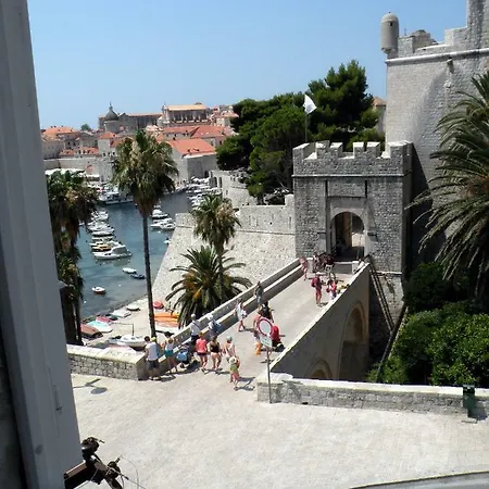 Old Town Gate Konukevi 3*